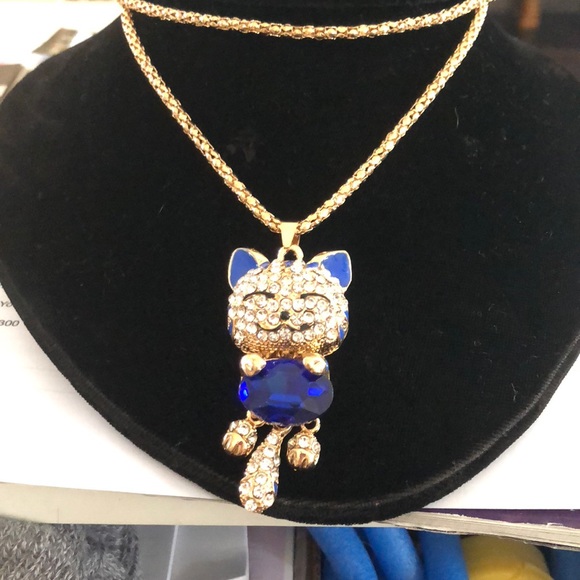 Jewelry - Adorable crystal cat